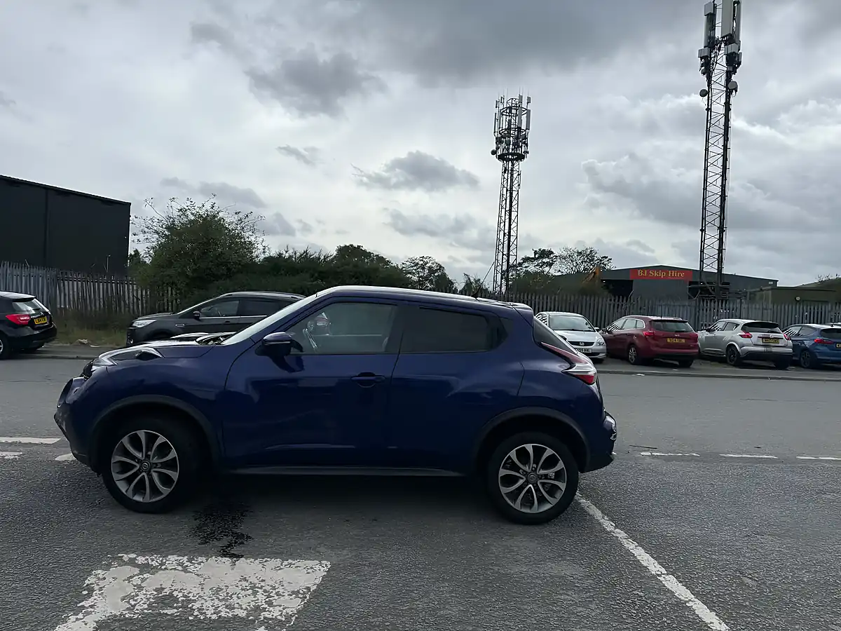 Used 2017 Nissan Juke Tekna Blue - Interior and Exterior details 10