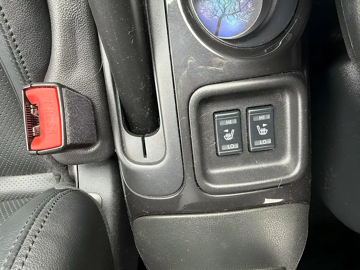 Used 2017 Nissan Juke Tekna Blue - Interior and Exterior details 15