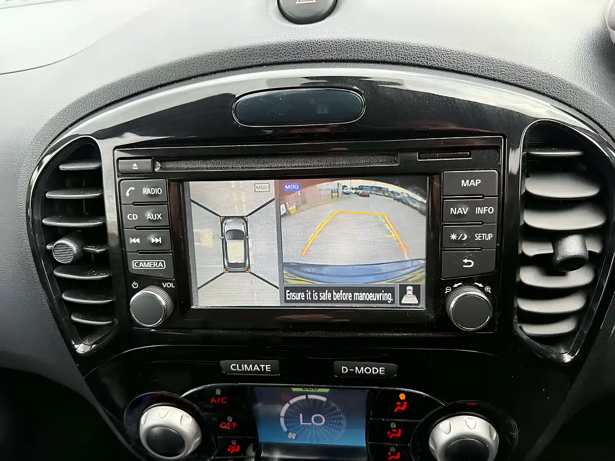 Used 2017 Nissan Juke Tekna Blue - Interior and Exterior details 17