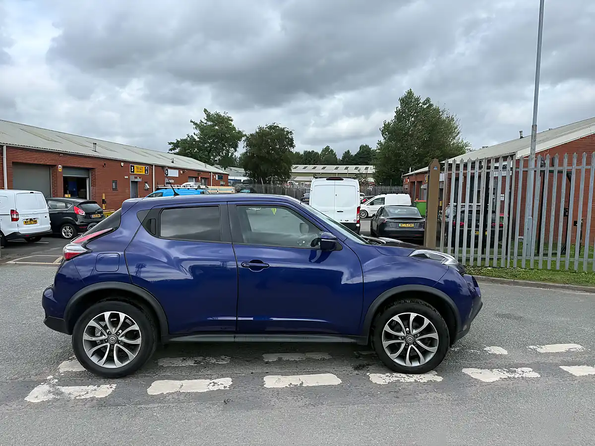 Used 2017 Nissan Juke Tekna Blue - Interior and Exterior details 3