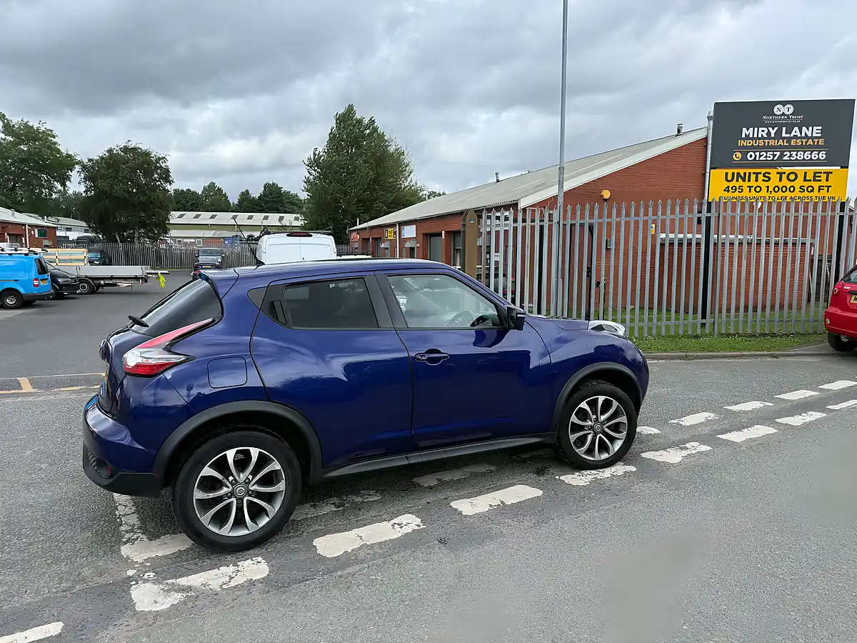 Used 2017 Nissan Juke Tekna Blue - Interior and Exterior details 5