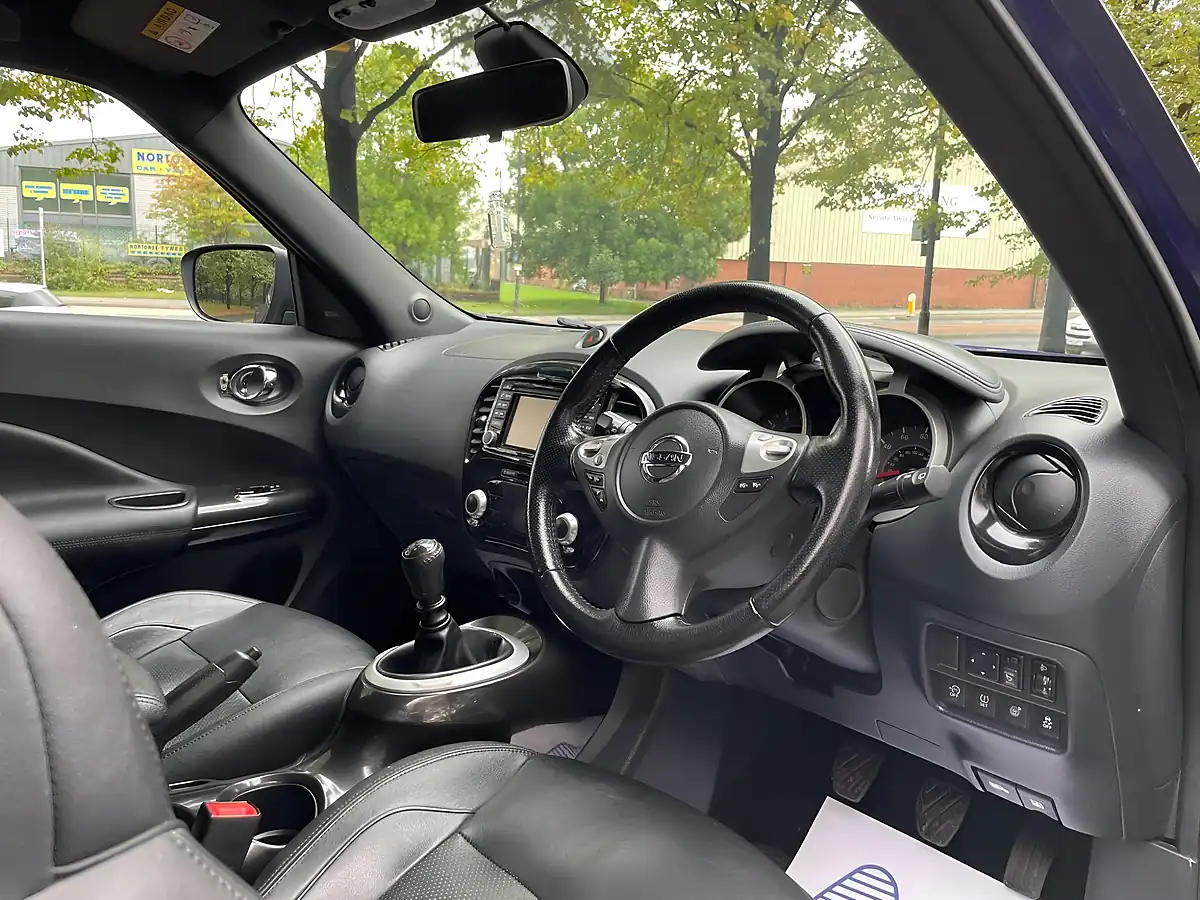 Used 2017 Nissan Juke Tekna Blue - Interior and Exterior details 15
