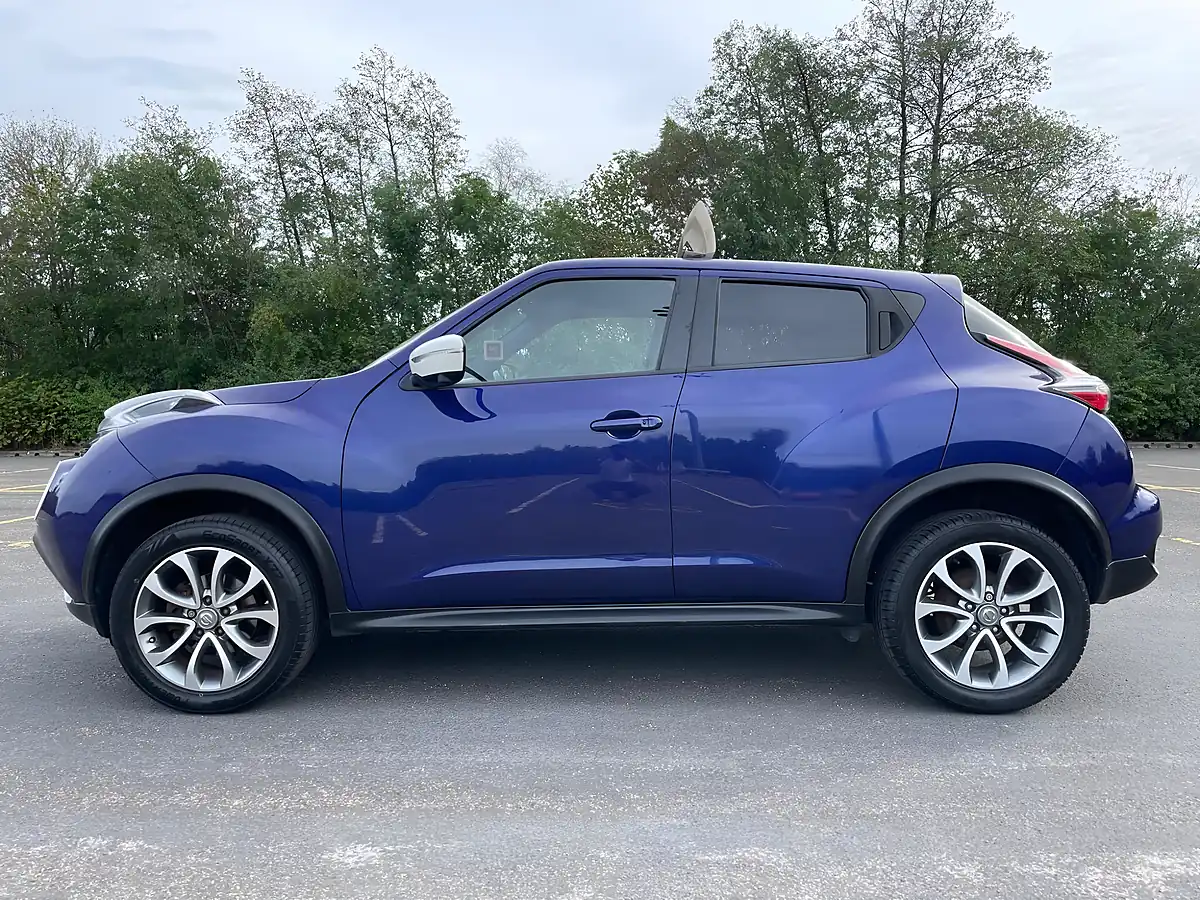 Used 2017 Nissan Juke Tekna Blue - Interior and Exterior details 5