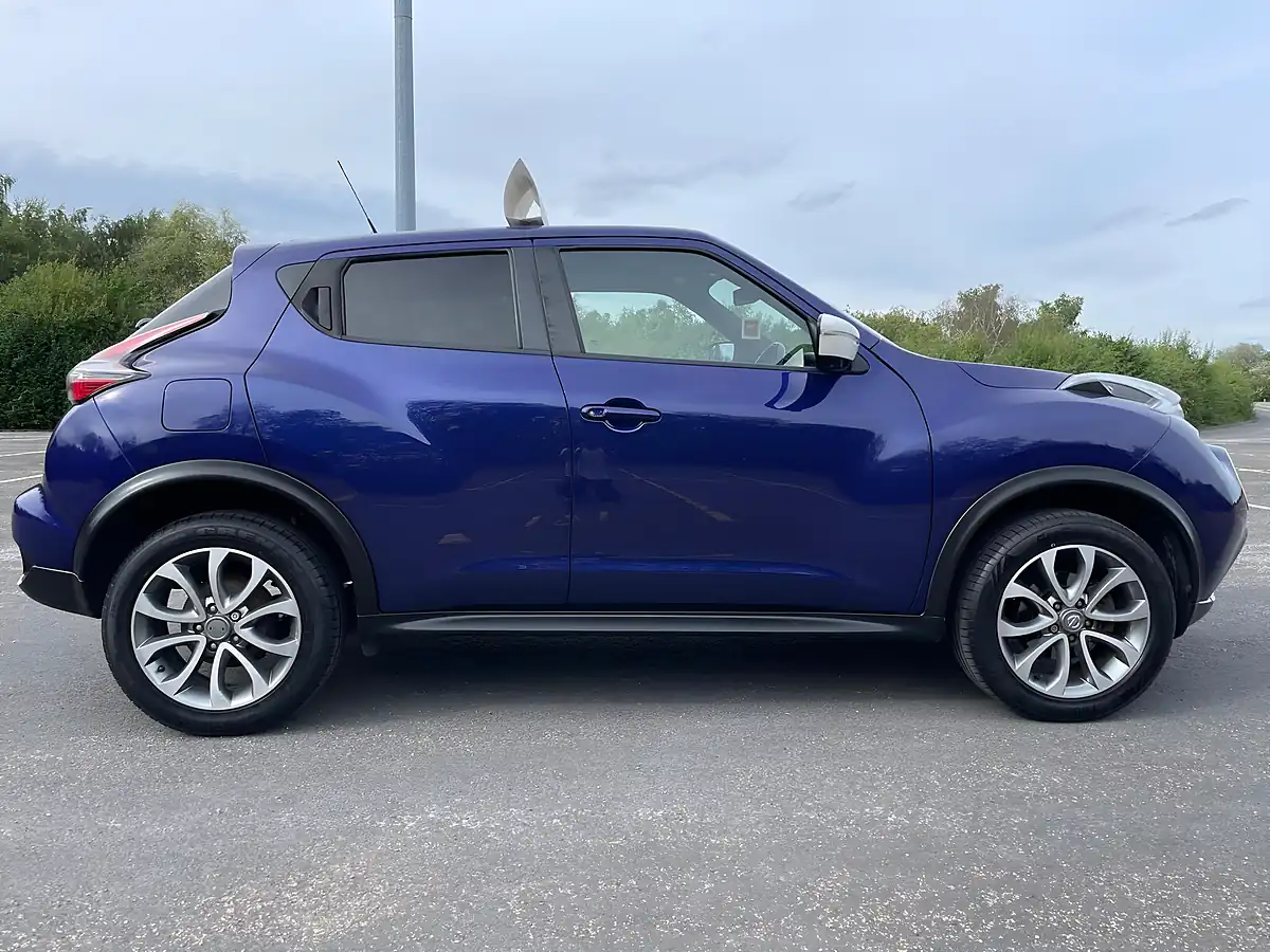 Used 2017 Nissan Juke Tekna Blue - Interior and Exterior details 9