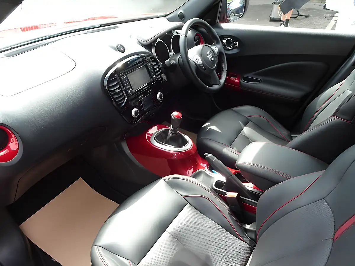Used 2017 Nissan Juke Tekna Flame Red - Interior and Exterior details 10