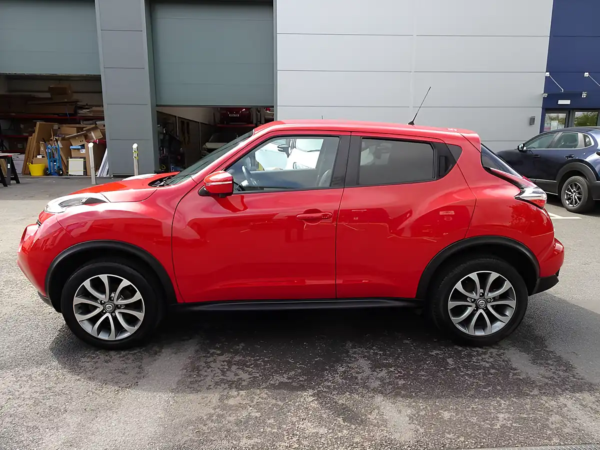 Used 2017 Nissan Juke Tekna Flame Red - Interior and Exterior details 12