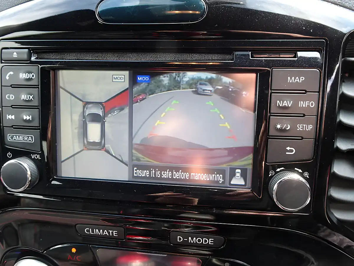 Used 2017 Nissan Juke Tekna Flame Red - Interior and Exterior details 14