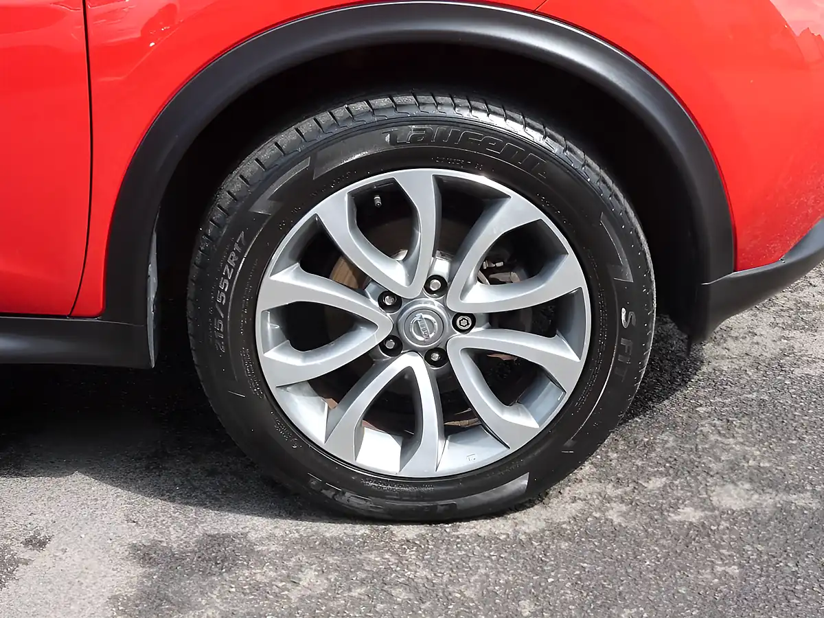 Used 2017 Nissan Juke Tekna Flame Red - Interior and Exterior details 19