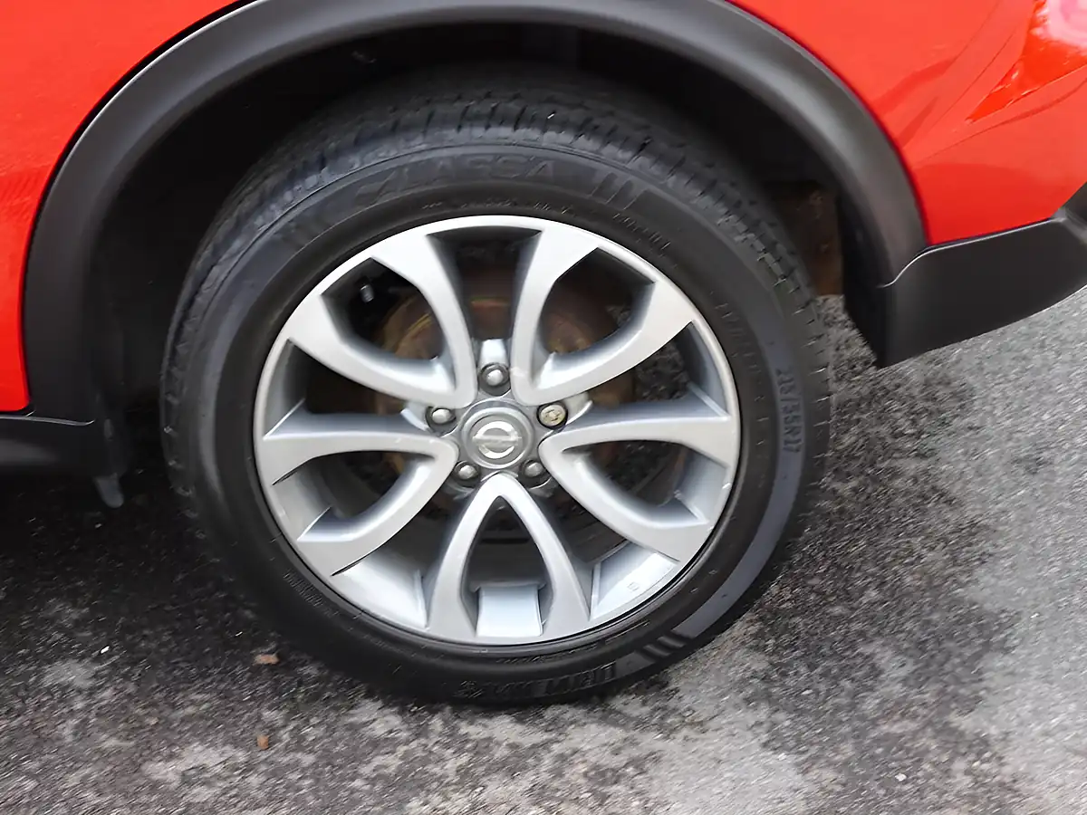 Used 2017 Nissan Juke Tekna Flame Red - Interior and Exterior details 20