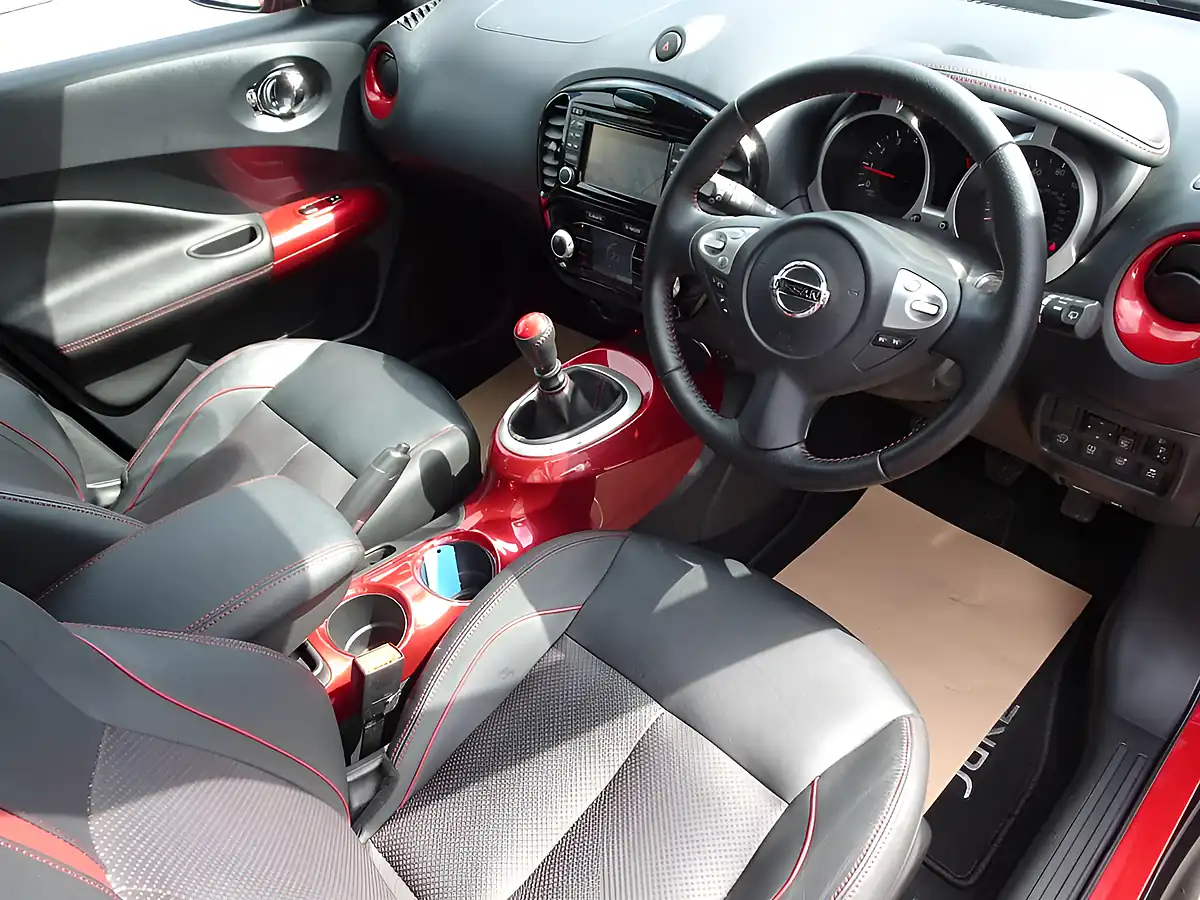 Used 2017 Nissan Juke Tekna Flame Red - Interior and Exterior details 3