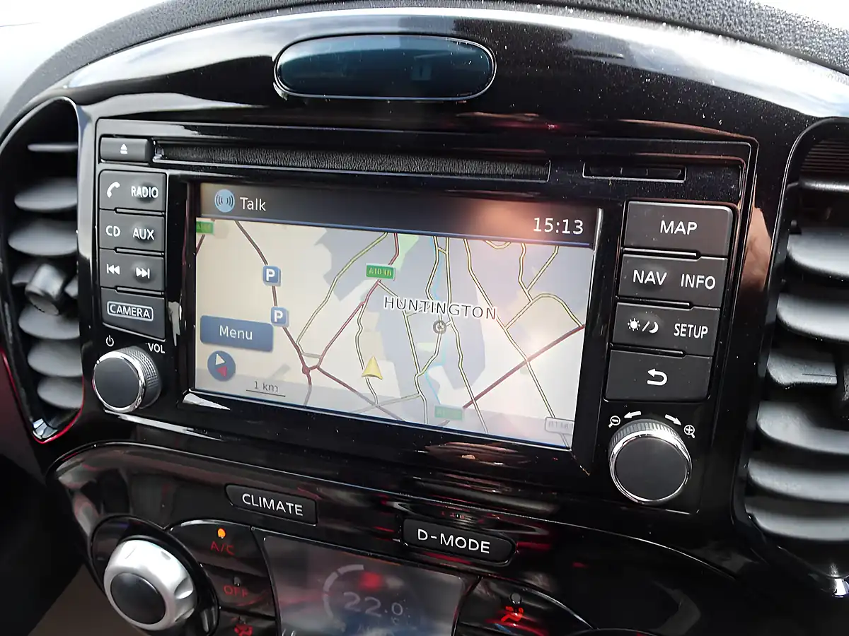 Used 2017 Nissan Juke Tekna Flame Red - Interior and Exterior details 4