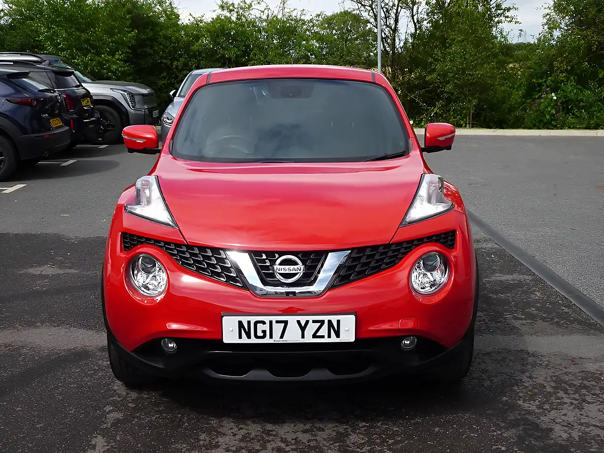 Used 2017 Nissan Juke Tekna Flame Red - Interior and Exterior details 5