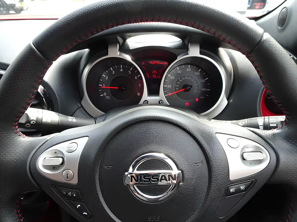 Used 2017 Nissan Juke Tekna Flame Red - Interior and Exterior details 7