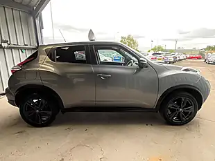 Used 2017 Nissan Juke Tekna Grey - Interior and Exterior details 8