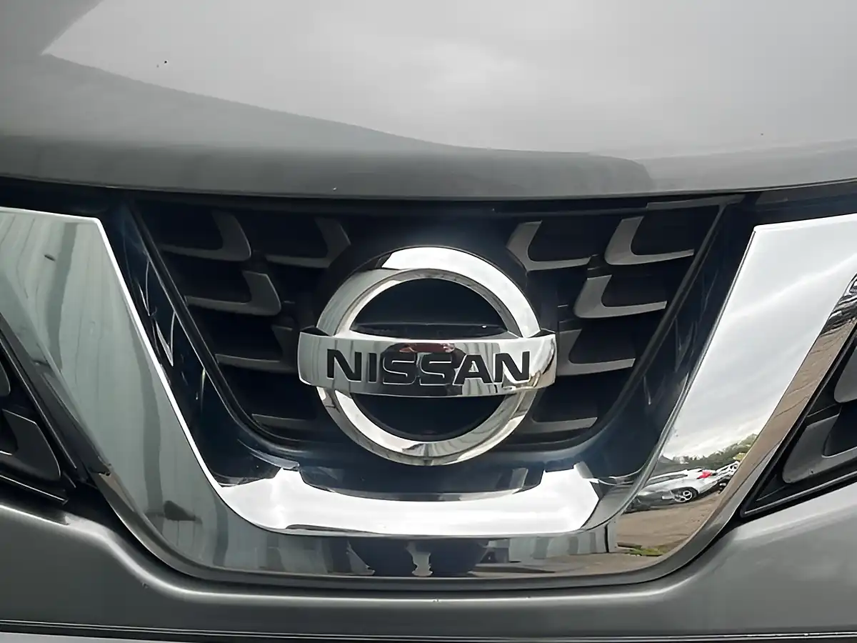 Used 2017 Nissan Juke Tekna Grey - Interior and Exterior details 9