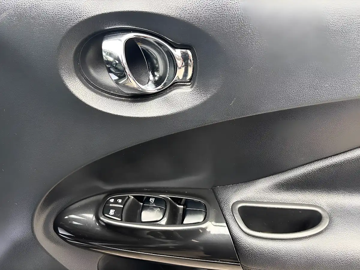 Used 2017 Nissan Juke Tekna Grey - Interior and Exterior details 10