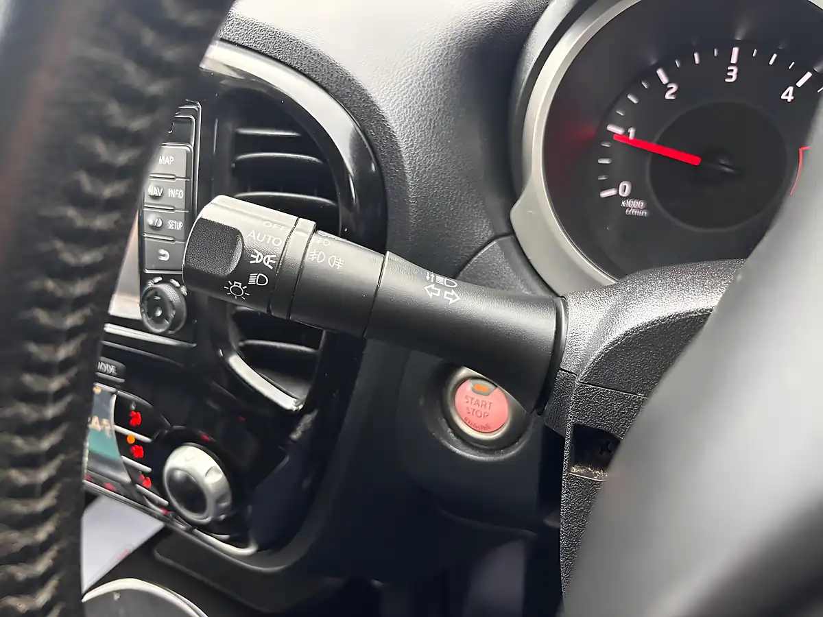Used 2017 Nissan Juke Tekna Grey - Interior and Exterior details 11