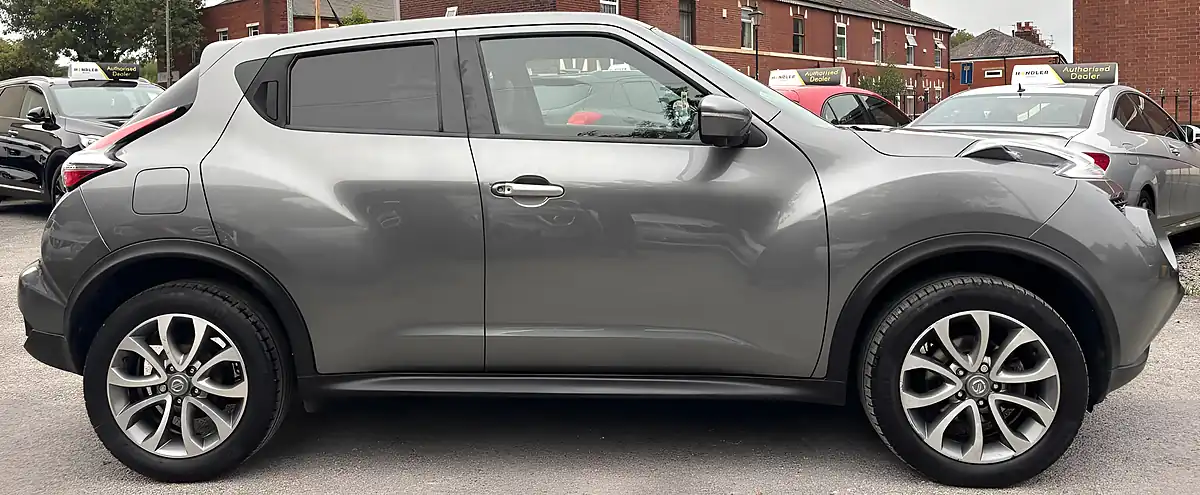 Used 2017 Nissan Juke Tekna Grey - Interior and Exterior details 9