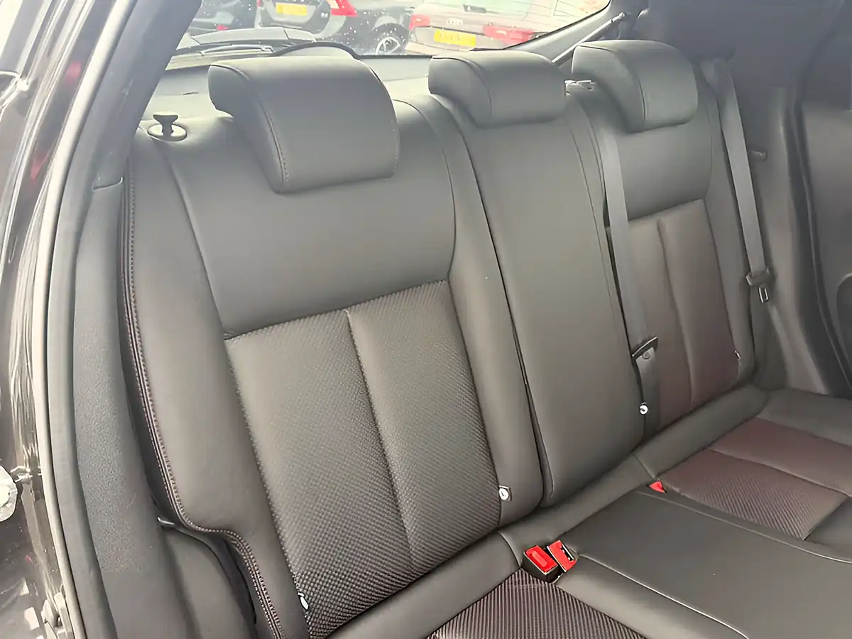 Used 2017 Nissan Juke Tekna Pearl Black - Interior and Exterior details 20