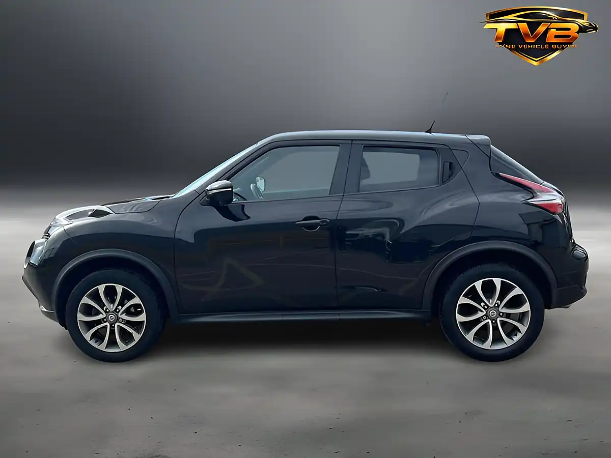 Used 2017 Nissan Juke Tekna Pearl Black - Interior and Exterior details 10