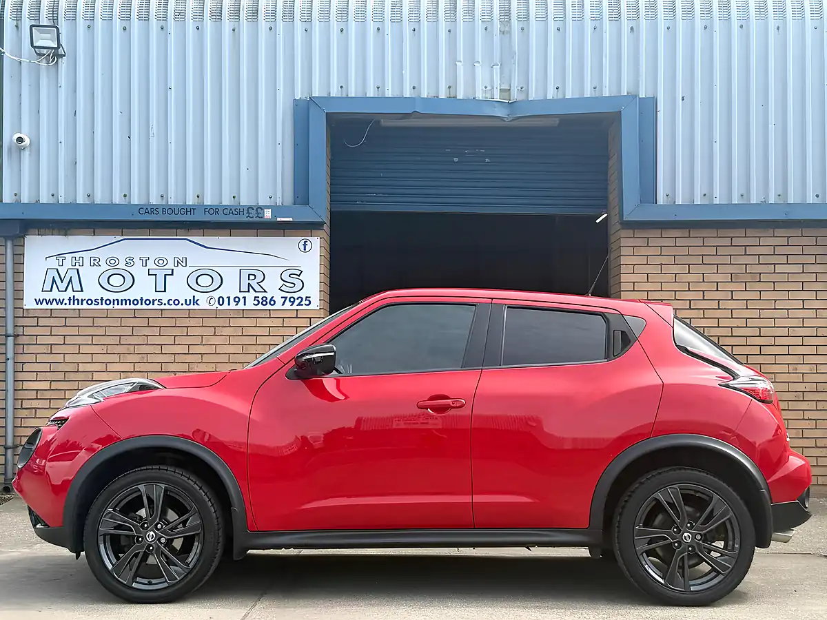 Used 2017 Nissan Juke Tekna Red - Interior and Exterior details 5