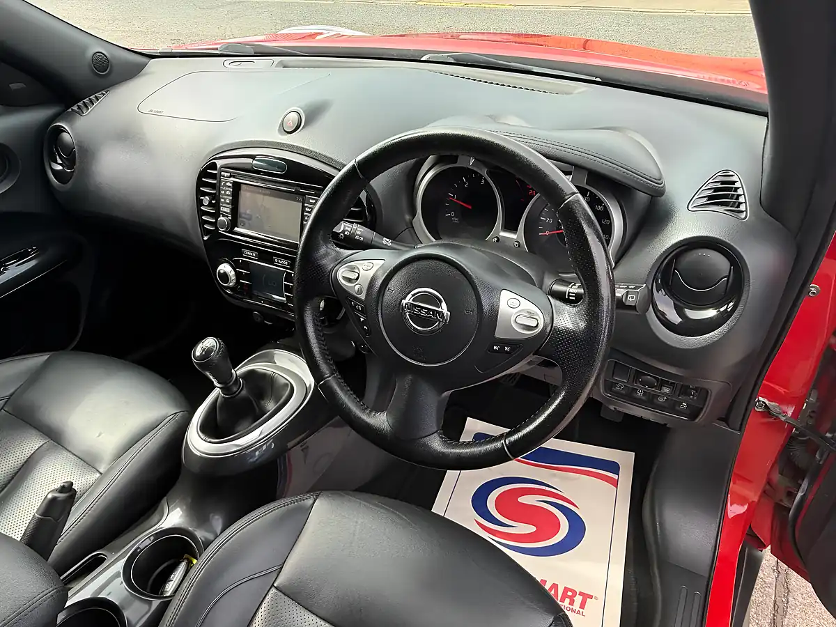 Used 2017 Nissan Juke Tekna Red - Interior and Exterior details 9