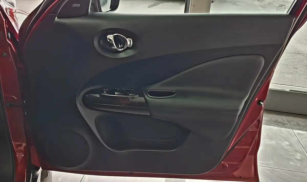 Used 2017 Nissan Juke Tekna Red - Interior and Exterior details 11