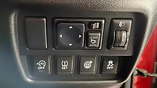 Used 2017 Nissan Juke Tekna Red - Interior and Exterior details 15