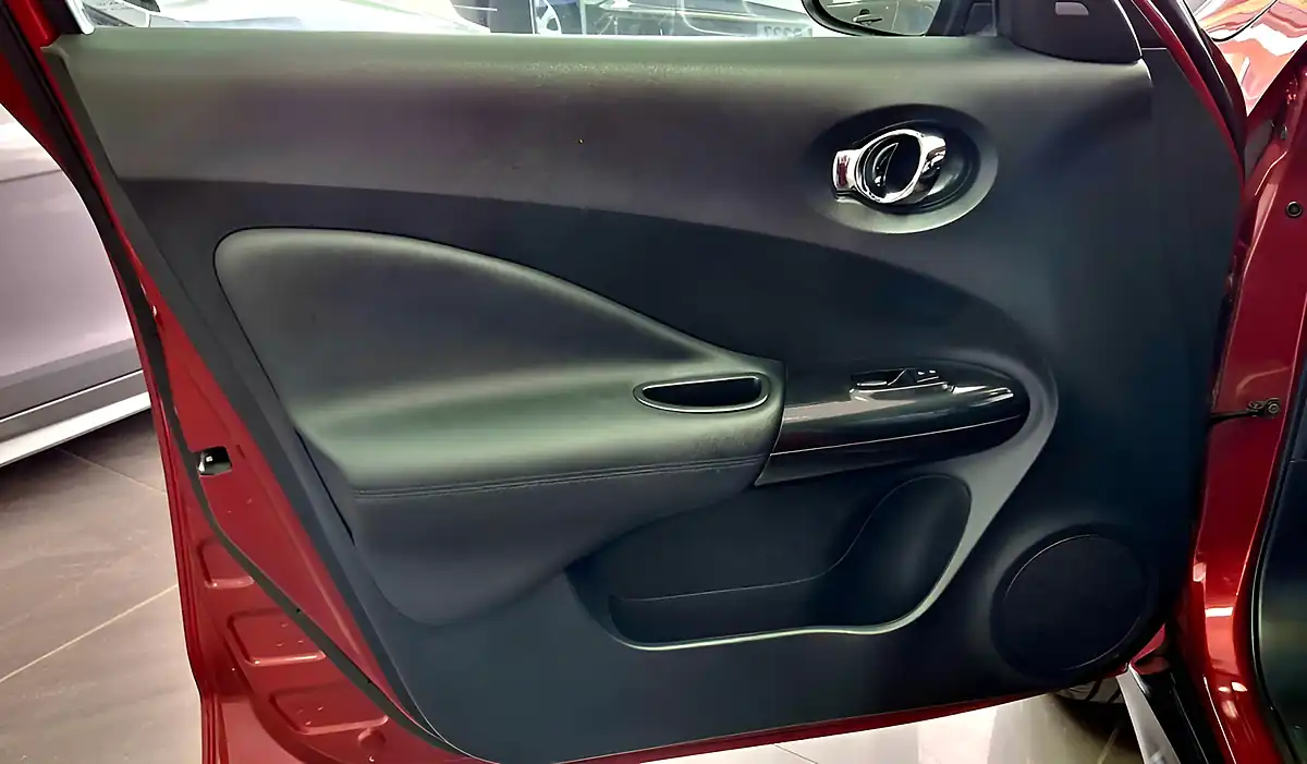 Used 2017 Nissan Juke Tekna Red - Interior and Exterior details 18