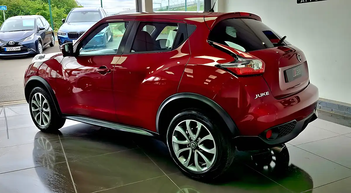 Used 2017 Nissan Juke Tekna Red - Interior and Exterior details 4