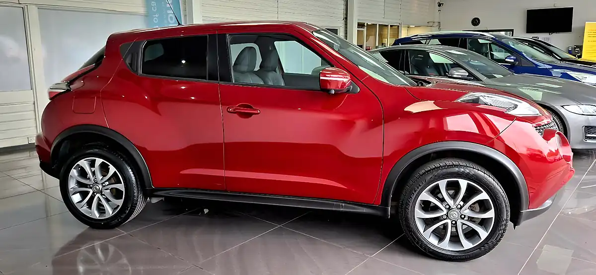 Used 2017 Nissan Juke Tekna Red - Interior and Exterior details 7