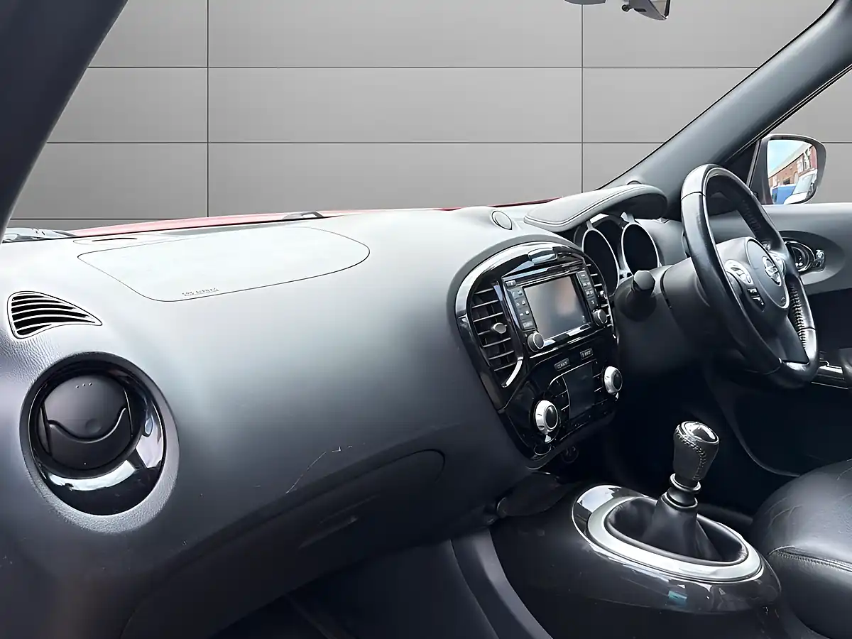 Used 2017 Nissan Juke Tekna Red - Interior and Exterior details 11