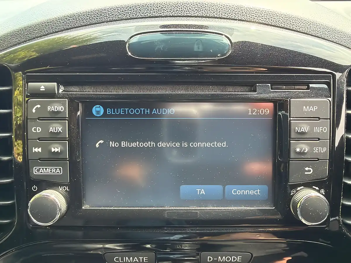 Used 2017 Nissan Juke Tekna Red - Interior and Exterior details 13