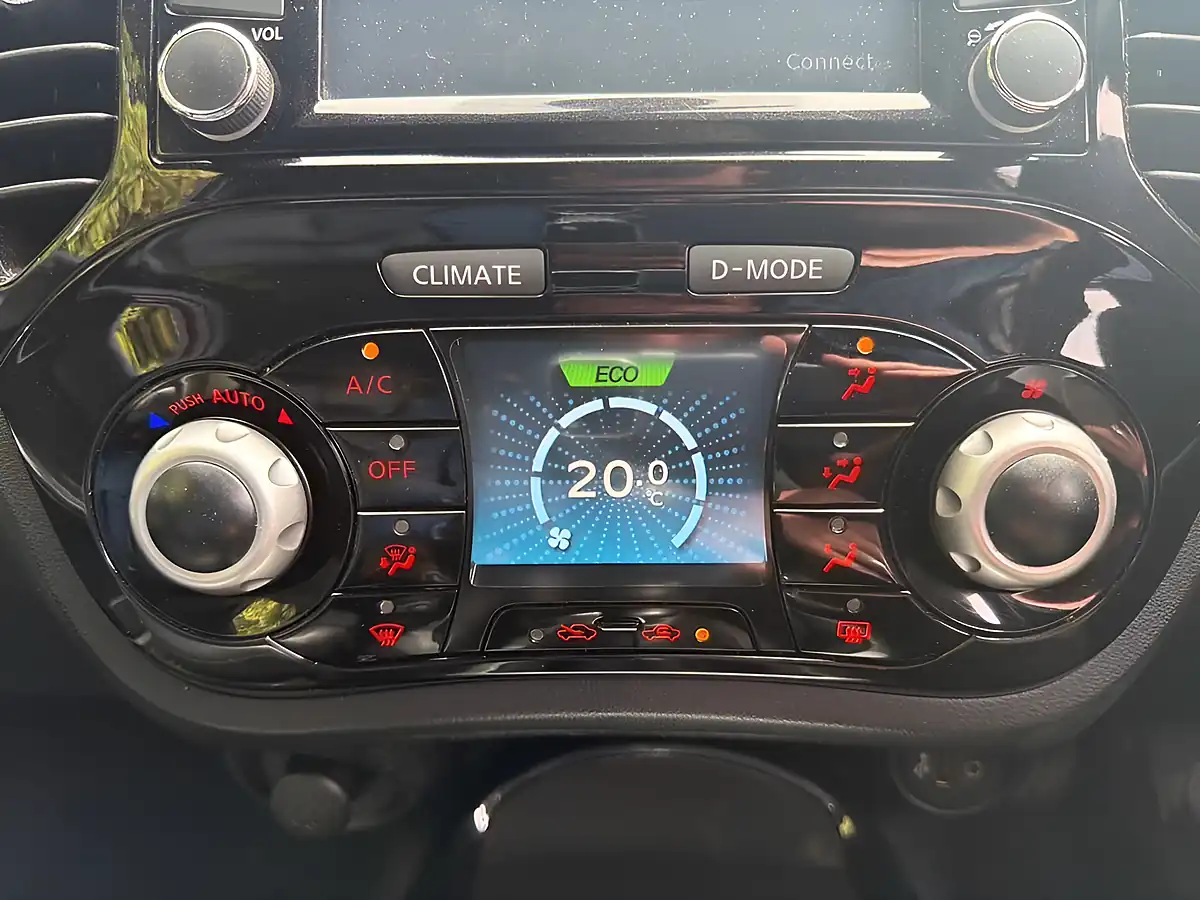 Used 2017 Nissan Juke Tekna Red - Interior and Exterior details 15