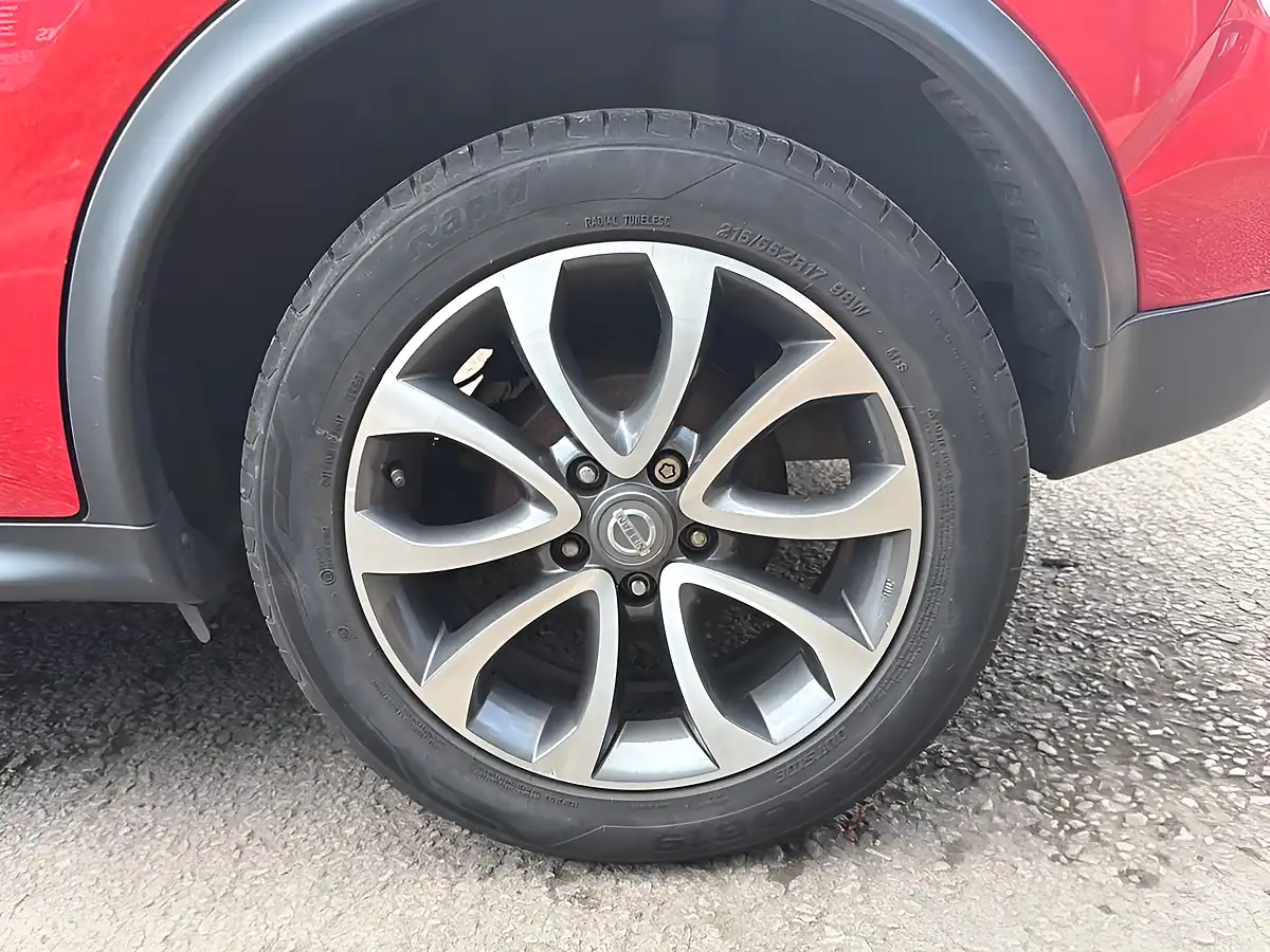 Used 2017 Nissan Juke Tekna Red - Interior and Exterior details 20