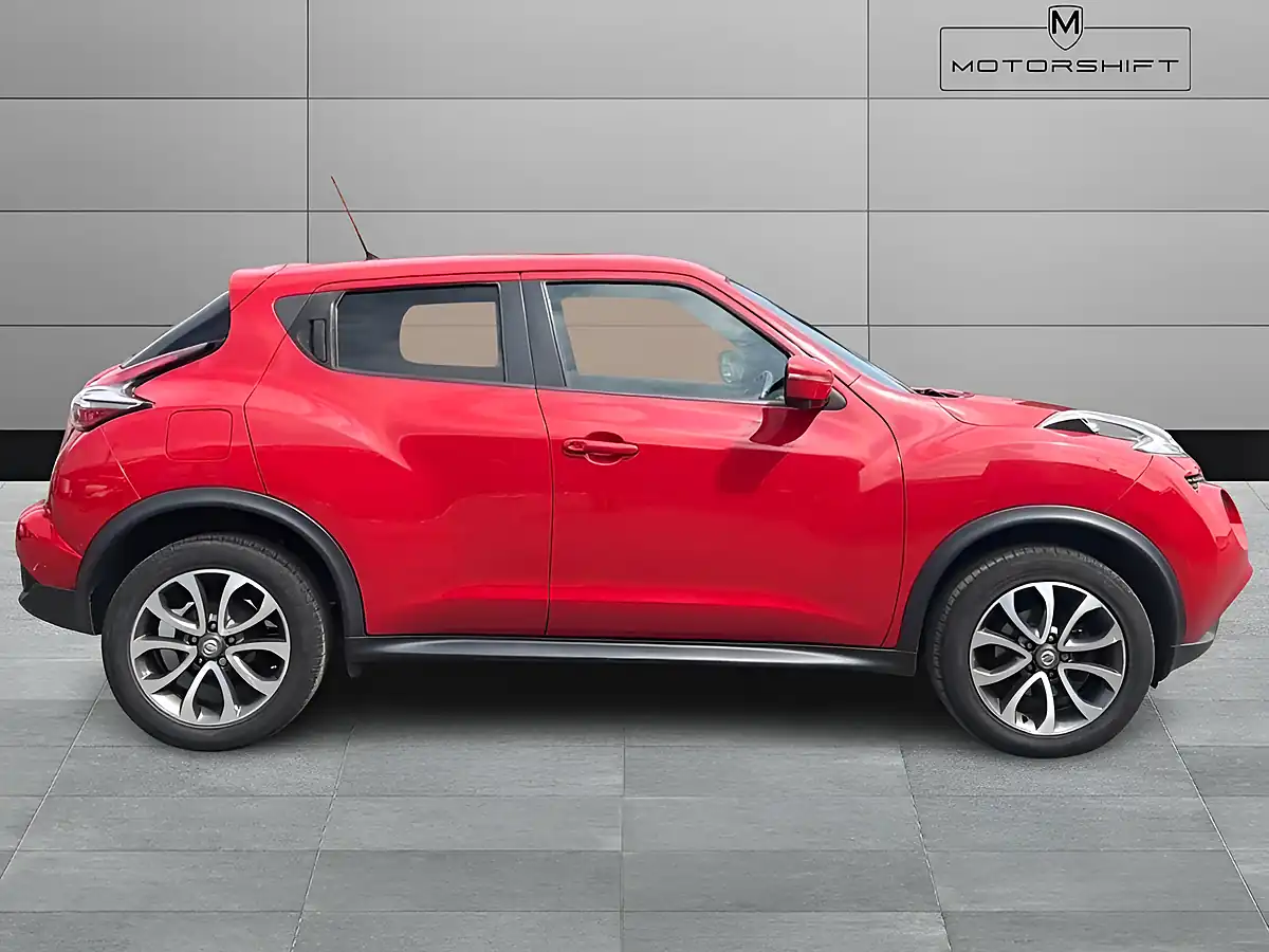 Used 2017 Nissan Juke Tekna Red - Interior and Exterior details 7