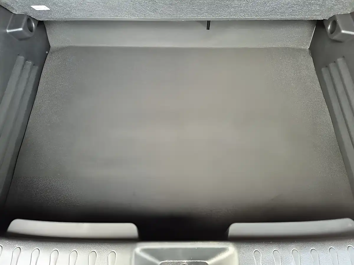 Used 2017 Nissan Juke Tekna Red - Interior and Exterior details 13