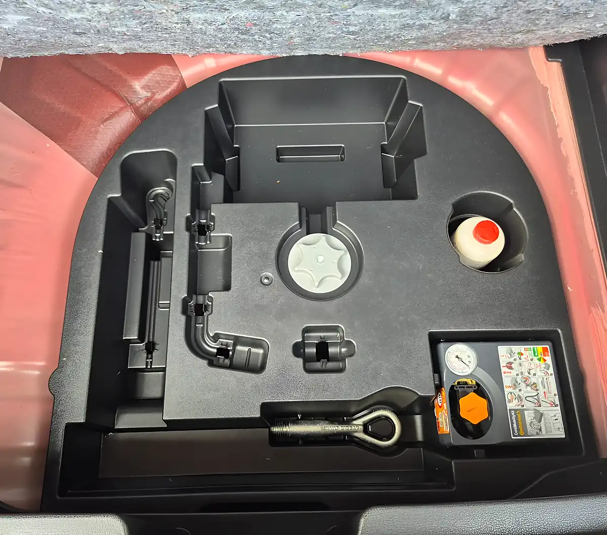 Used 2017 Nissan Juke Tekna Red - Interior and Exterior details 14
