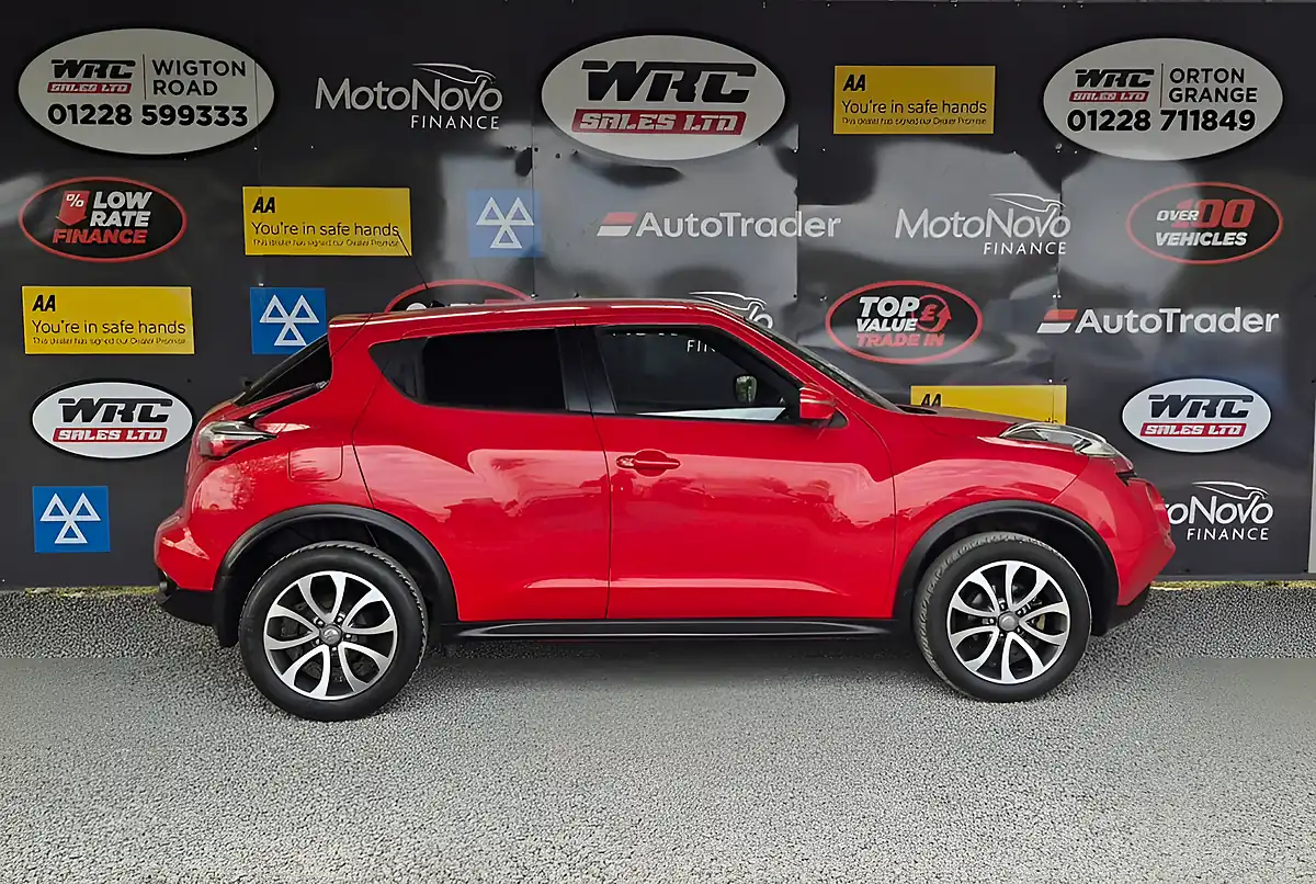 Used 2017 Nissan Juke Tekna Red - Interior and Exterior details 5