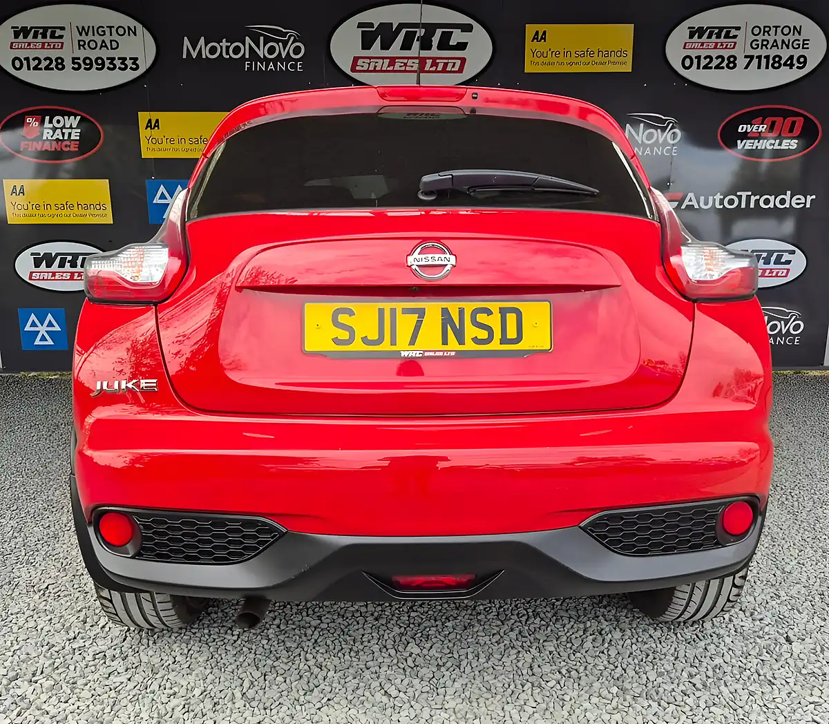 Used 2017 Nissan Juke Tekna Red - Interior and Exterior details 8