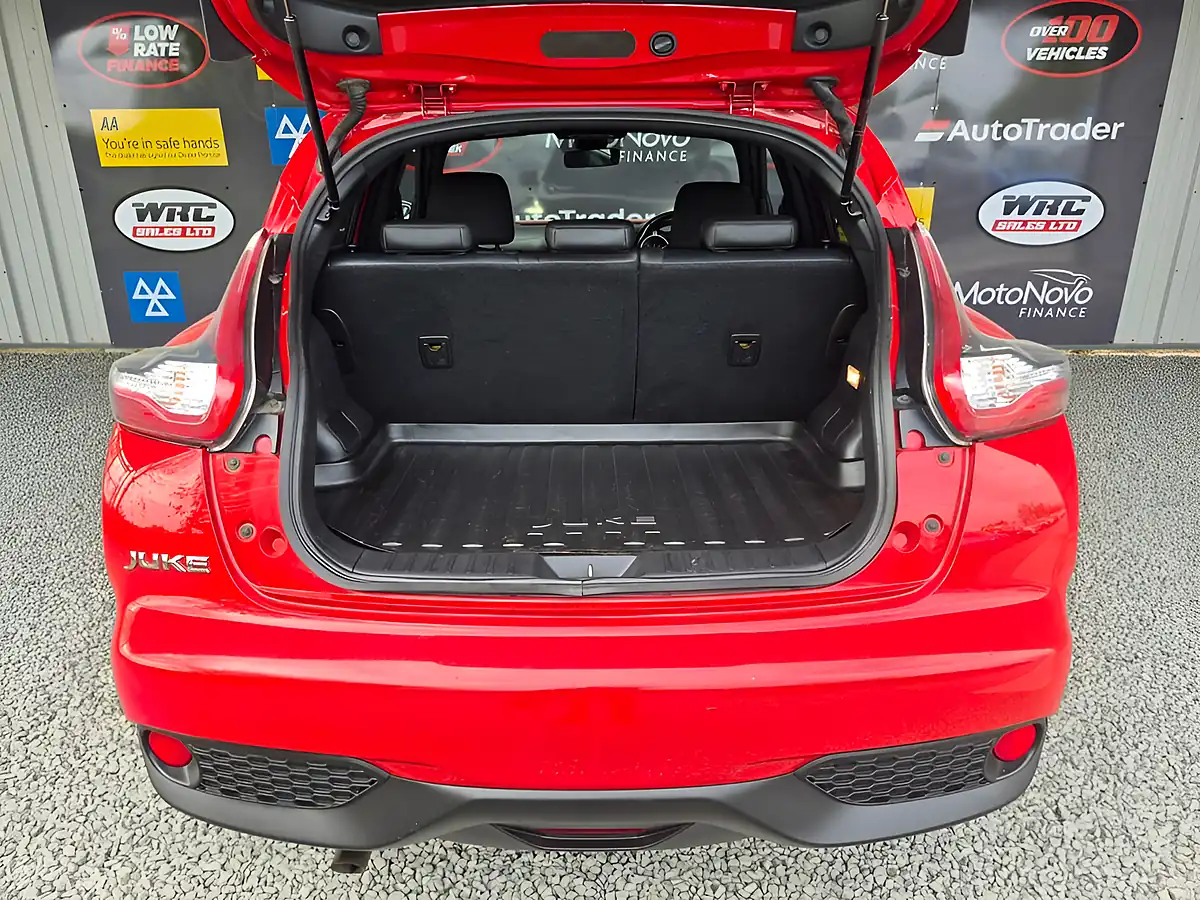 Used 2017 Nissan Juke Tekna Red - Interior and Exterior details 9