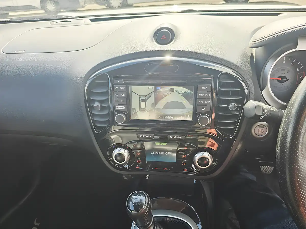 Used 2017 Nissan Juke Tekna Silver - Interior and Exterior details 14