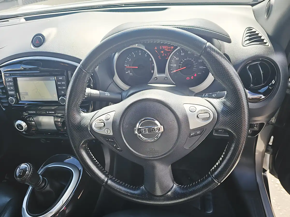 Used 2017 Nissan Juke Tekna Silver - Interior and Exterior details 16