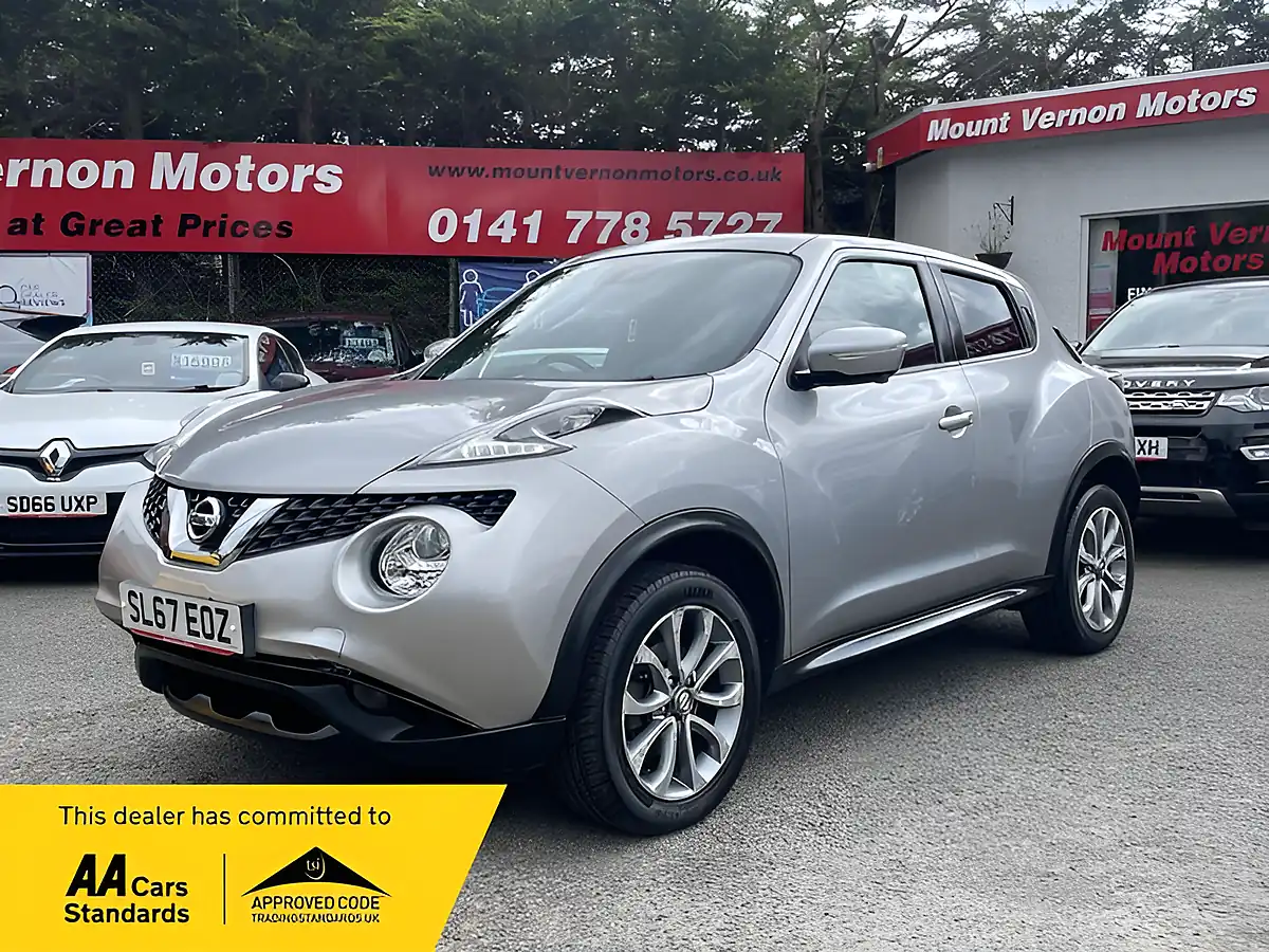 Used 2017 Nissan Juke Tekna Silver - Front View