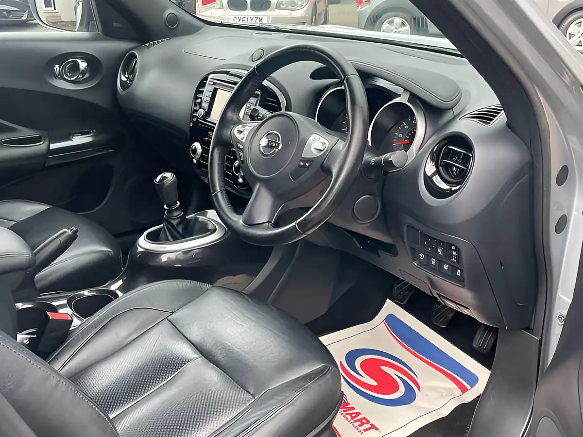 Used 2017 Nissan Juke Tekna Silver - Interior and Exterior details 10