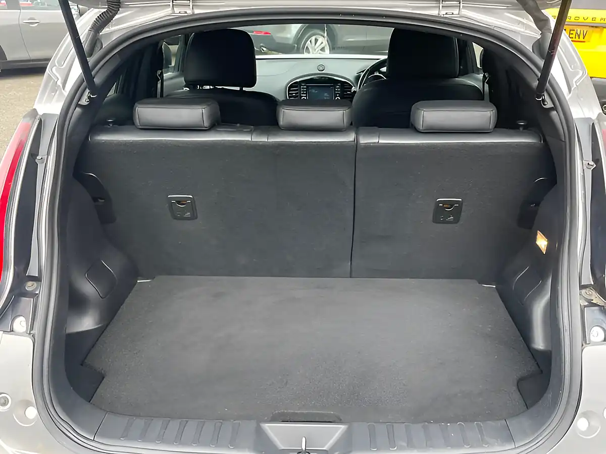 Used 2017 Nissan Juke Tekna Silver - Interior and Exterior details 11