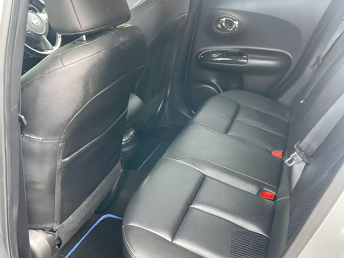 Used 2017 Nissan Juke Tekna Silver - Interior and Exterior details 12