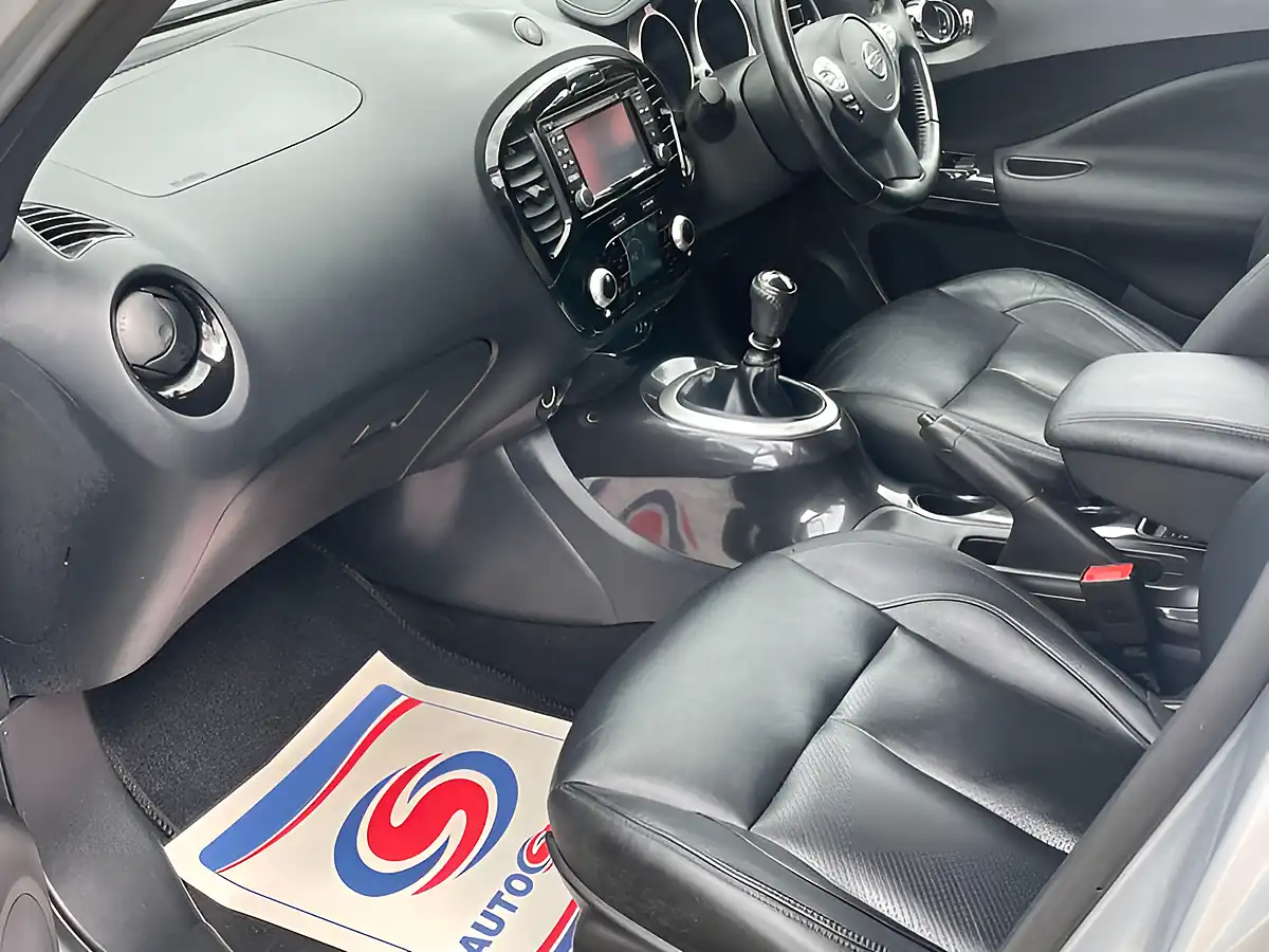 Used 2017 Nissan Juke Tekna Silver - Interior and Exterior details 13