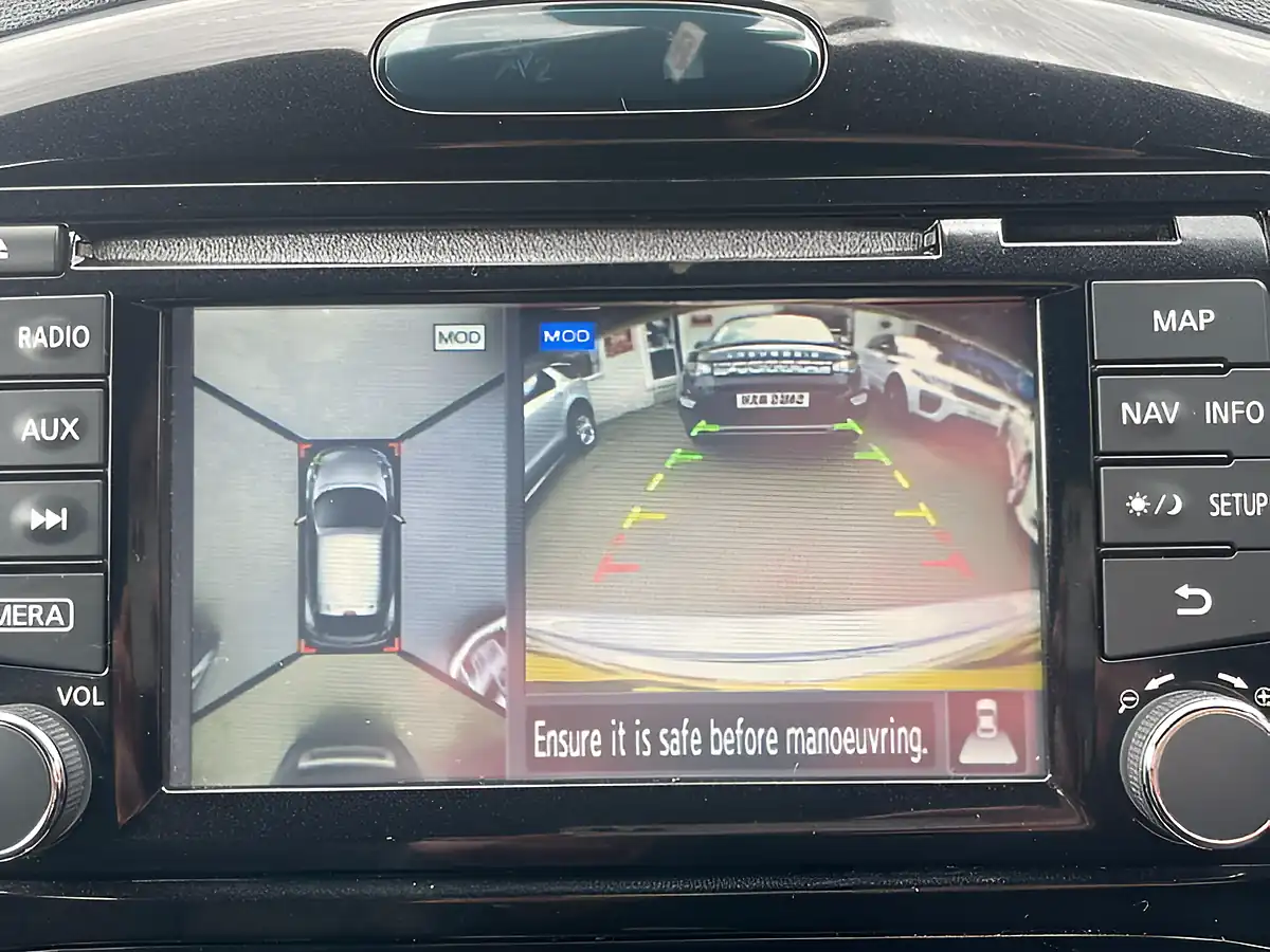 Used 2017 Nissan Juke Tekna Silver - Interior and Exterior details 15