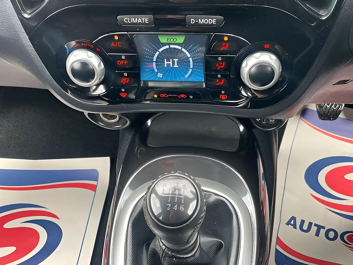 Used 2017 Nissan Juke Tekna Silver - Interior and Exterior details 16